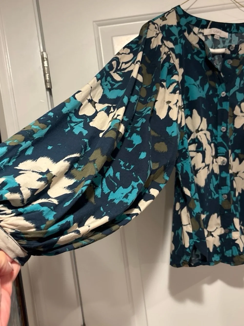 LOFT Teal Navy and Cream Floral Button-Down Blouse 100% rayon size M